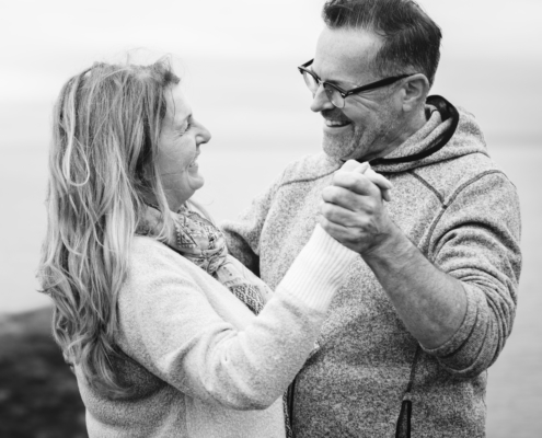 adults-affection-black-and-white-1589863
